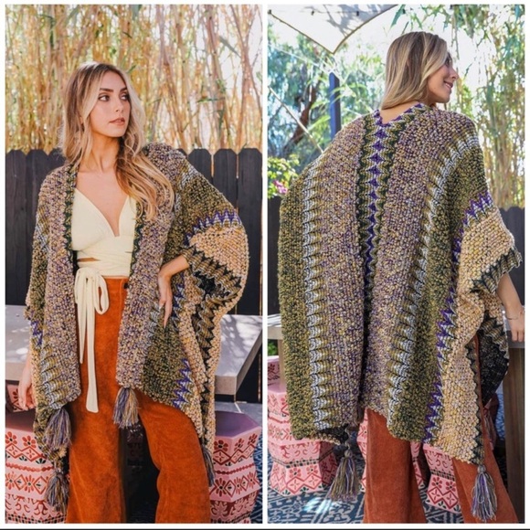 The NANOUK Crochet Patterned Ruana - Picture 2 of 6